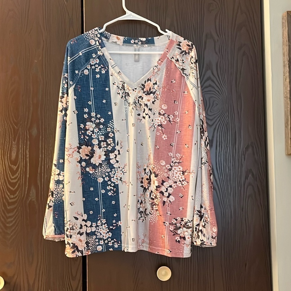 Noracora long sleeved beige, pink and navy blue top. Size Large NWOT